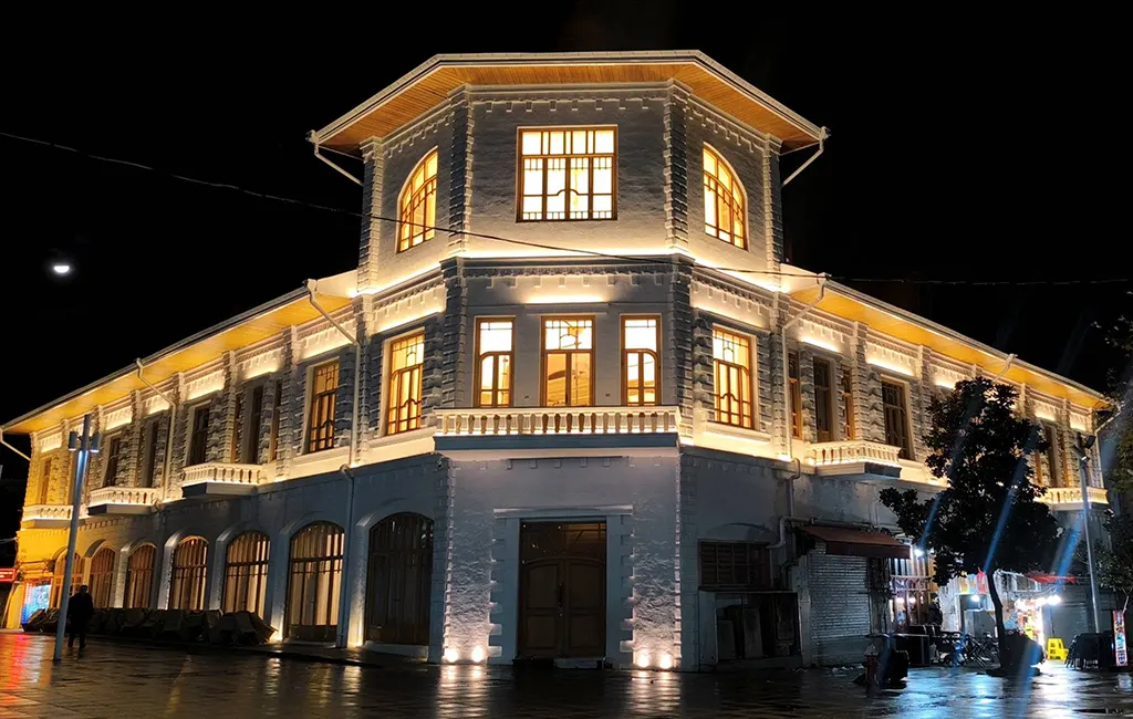قلب تپنده گیلان؛ میدان شهرداری رشت